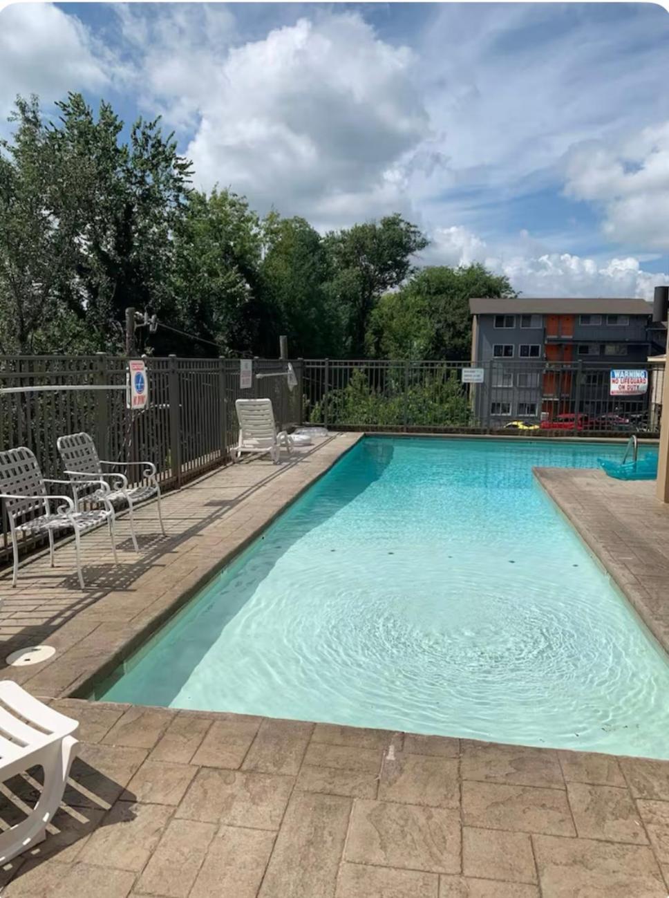Condo Close To Stadium And Free Parking Knoxville Bagian luar foto